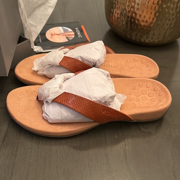 Vionic Woven Thong Sandals with Metallic Detail - Picture 6 of 9